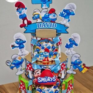 Tort din dulciuri ambalate personalizat Ștrumfii – 20 porții (Tedi, Barni & Kinder Maxi)