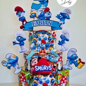 Tort din dulciuri ambalate personalizat Strumfi – 25 porții (Tedi, Barni & Kinder Maxi)