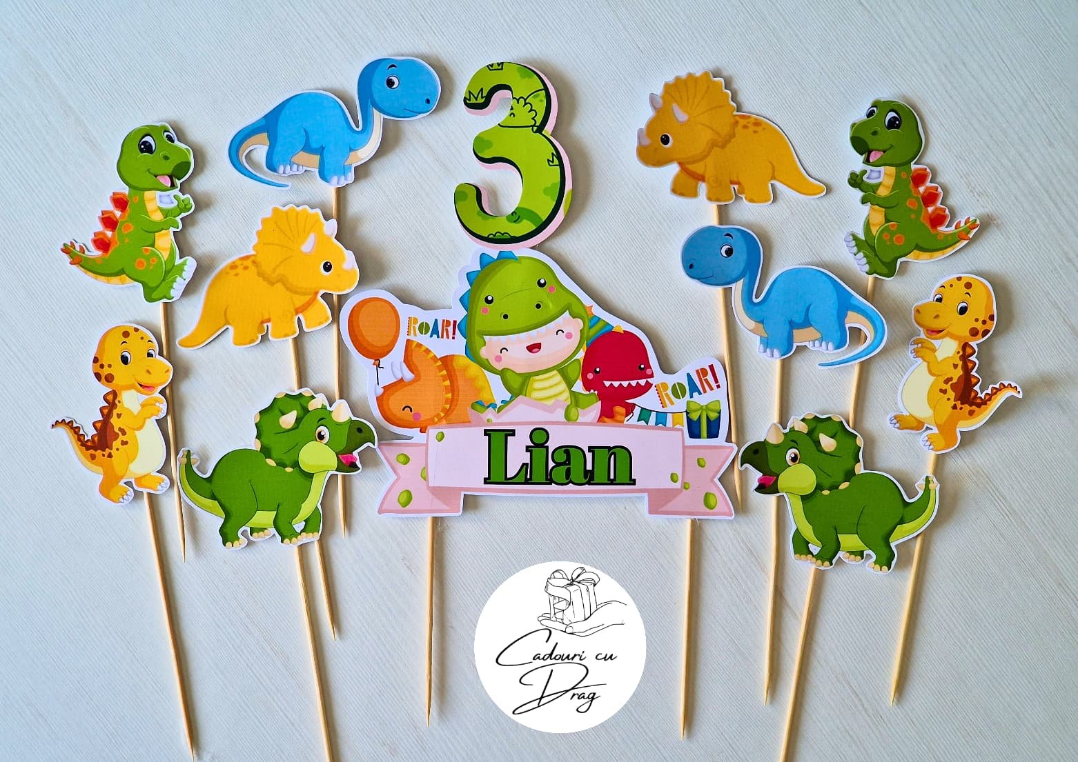 Topper tort personalizat Dinozauri – cu nume și vârstă