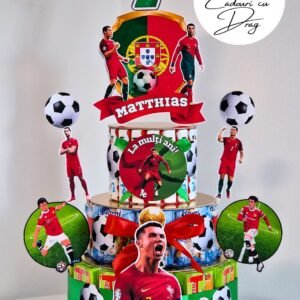 Tort din dulciuri ambalate personalizat Ronaldo – 25 porții (Tedi, Barni & Kinder Maxi)